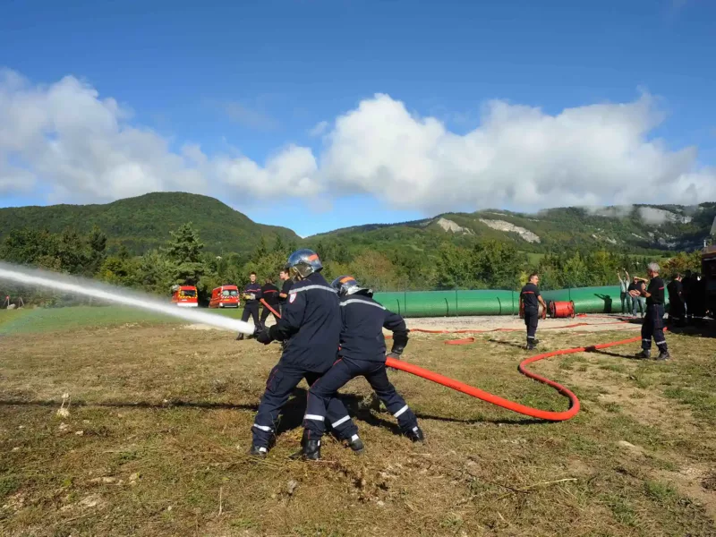 Flexible tanks to preserve water