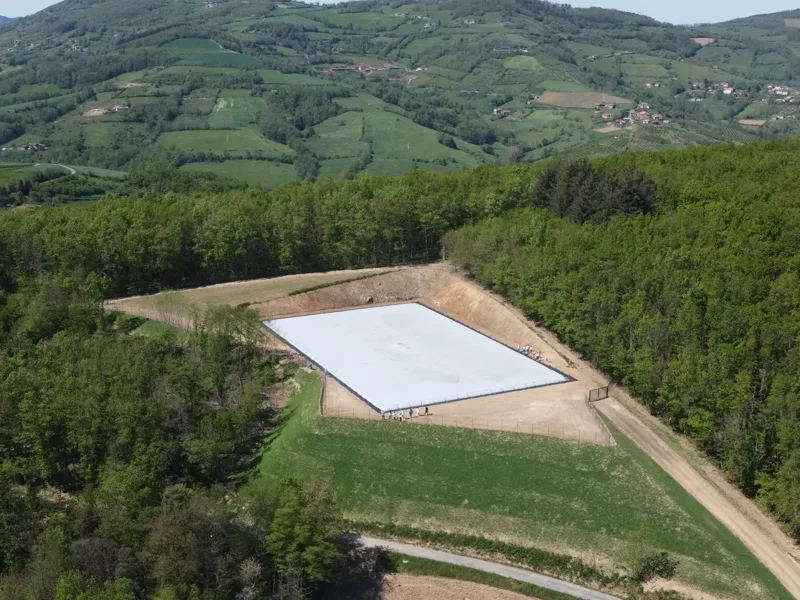 Installation of a semi-buried flexible tank